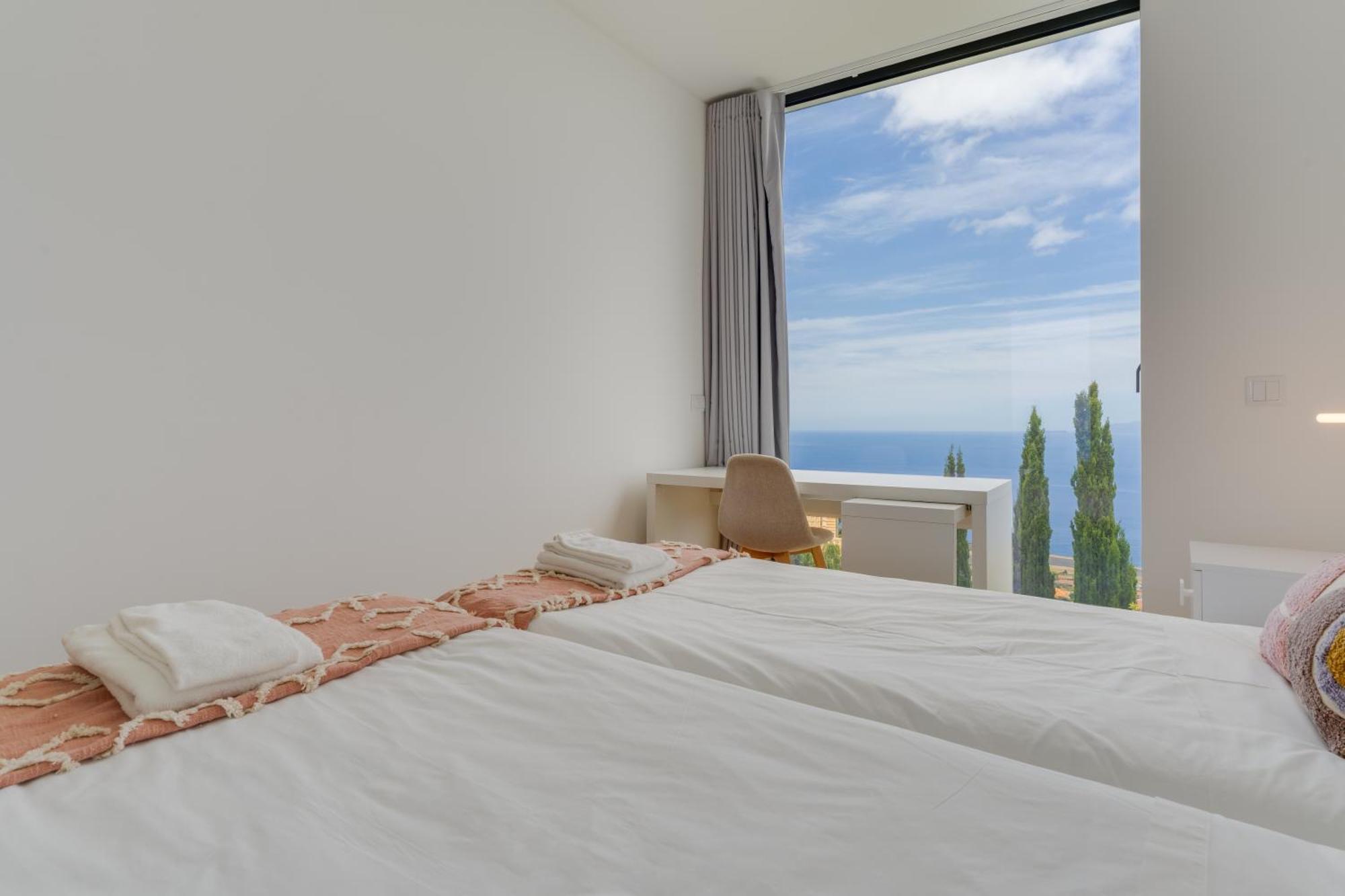 Cristiano Ronaldo Airport View Villa Santa Cruz  Exterior photo