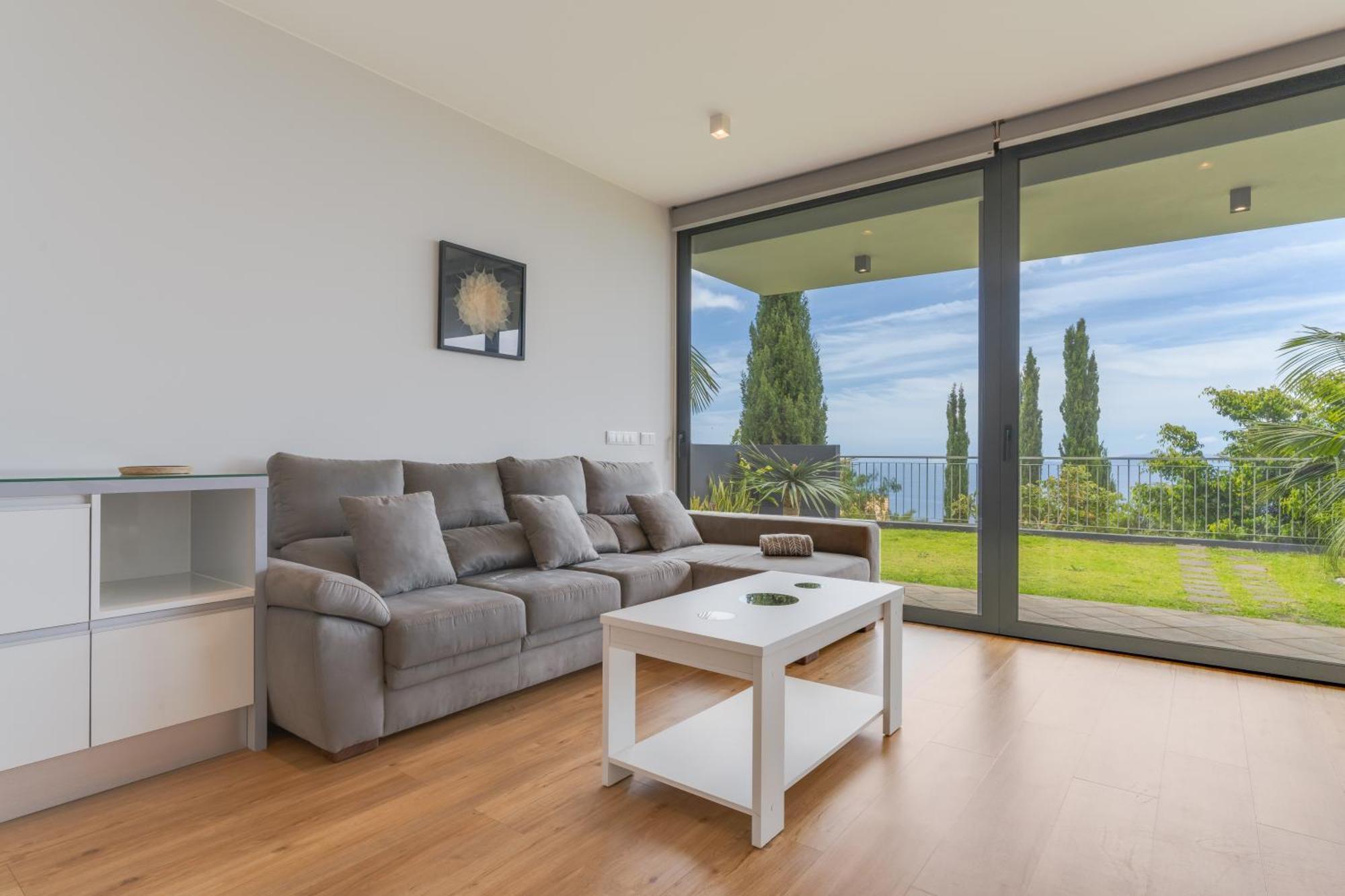 Cristiano Ronaldo Airport View Villa Santa Cruz  Exterior photo